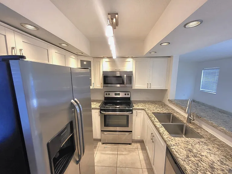 20758 SW 83rd Ave — Photo 7