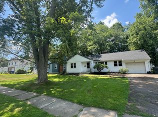 15 Mohegan Dr, West Hartford, CT 06117