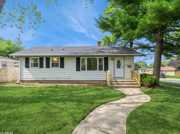 2402 Marshall Pkwy, Waukegan, IL 60085