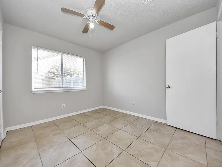 1911 Hammerwood Dr — Photo 26