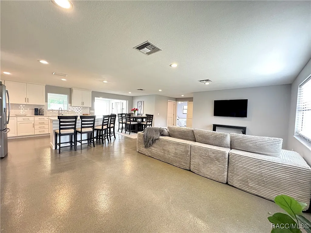 3 bed, 1660 sqft, $3,000 — Photo 4