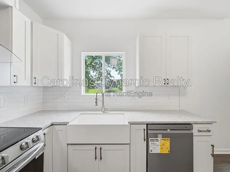 1533 S Battleground Ave — Photo 8