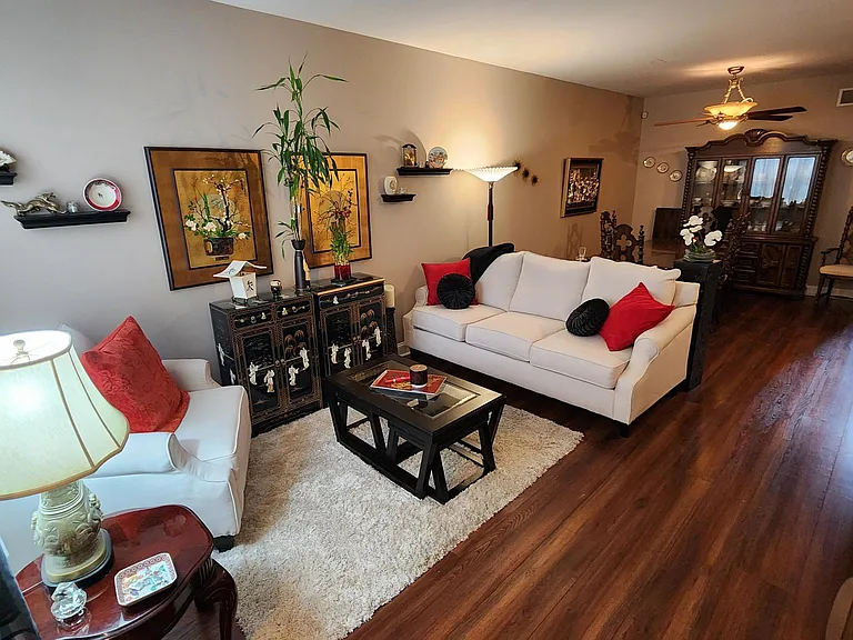 168 Pennsbury Ln — Photo 8