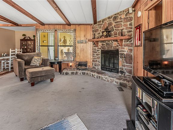 3rd image of 376 Loganberry Rd