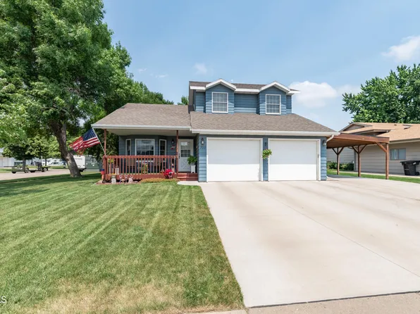 700 Saint Louis Pl, Bismarck, ND 58504