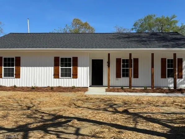 1746 Burton Rd, Thomasville, NC 27360