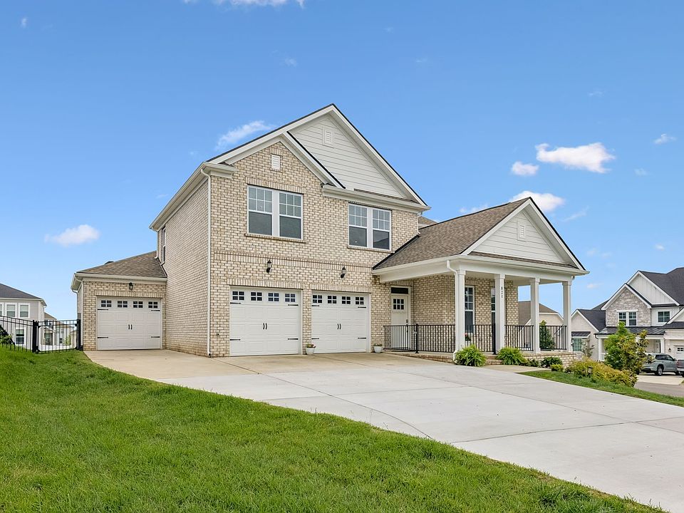 1st image of 821 Westchester Cir