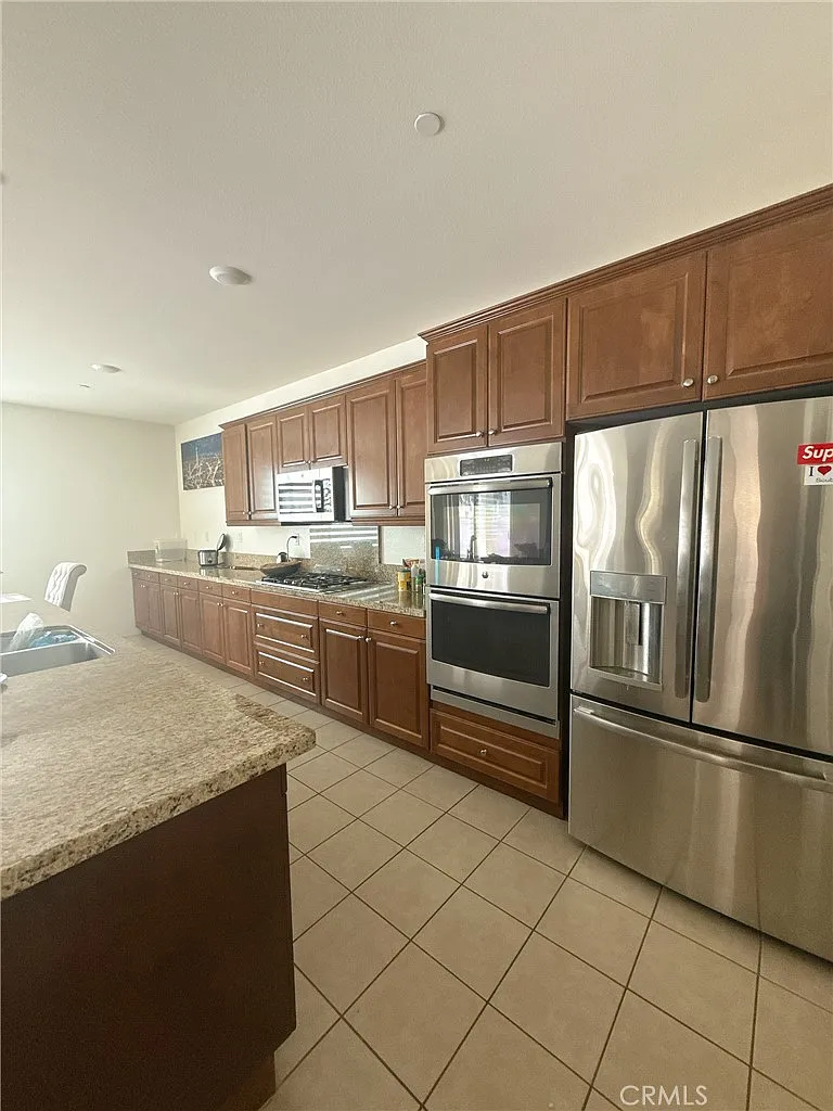 1 bed, 750 sqft, $1,200 — Photo 2