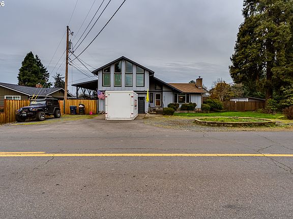 2nd image of 2790 23rd St