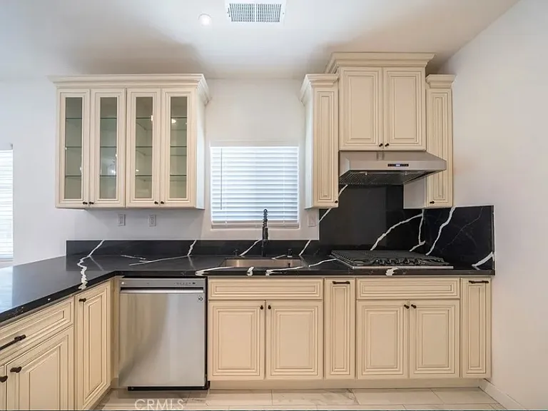 10692 Frances Ave — Photo 15
