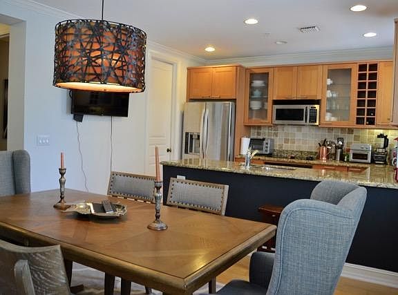 5th image of 349 E Mallory Cir #0