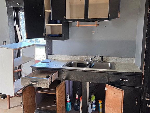 4th image of 612 W 16th Ave