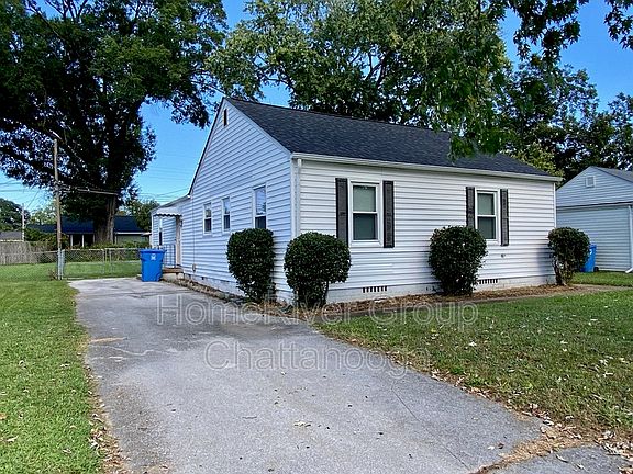 3rd image of 4909 Carolyn Ln