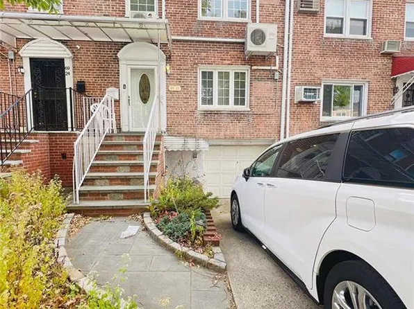 6922 198th St, Fresh Meadows, NY 11365