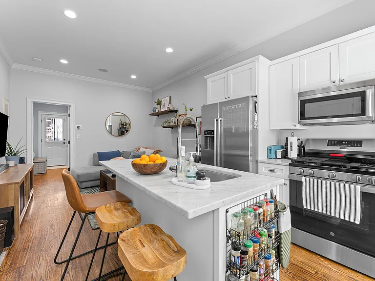 252 Bowen St #1 — Photo 1