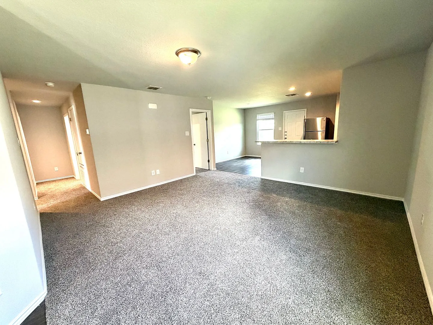 3 bed 2 bath 1234 sqft — Photo 3