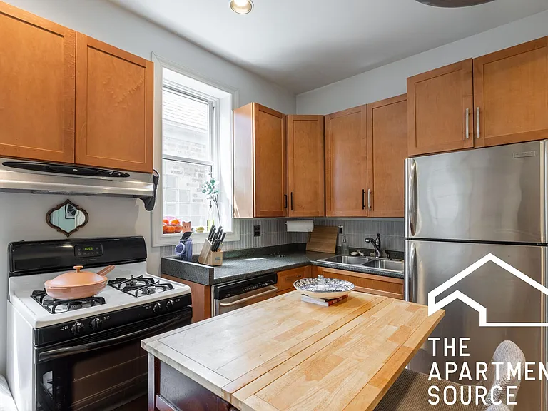 1937 N Winchester Ave #2 — Photo 11