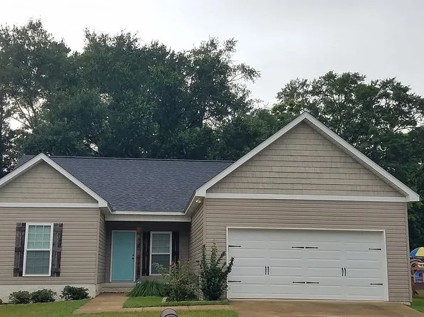 120 Gracebrook Ct, Headland, AL 36345