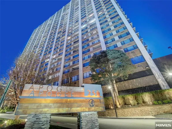 250 Gorge Rd APT 27I, Cliffside Park, NJ 07010