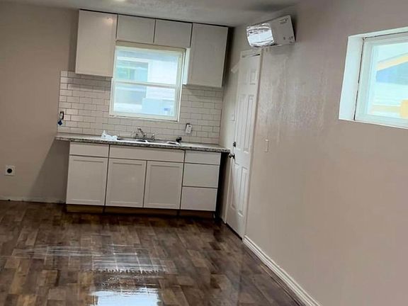 2nd image of 3805 Wipprecht St APT 3