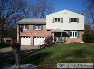 929 Old Hills Rd, McKeesport, PA 15135
