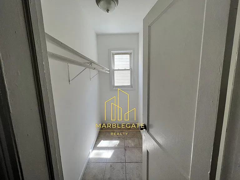 229 Alexander St #22 — Photo 5