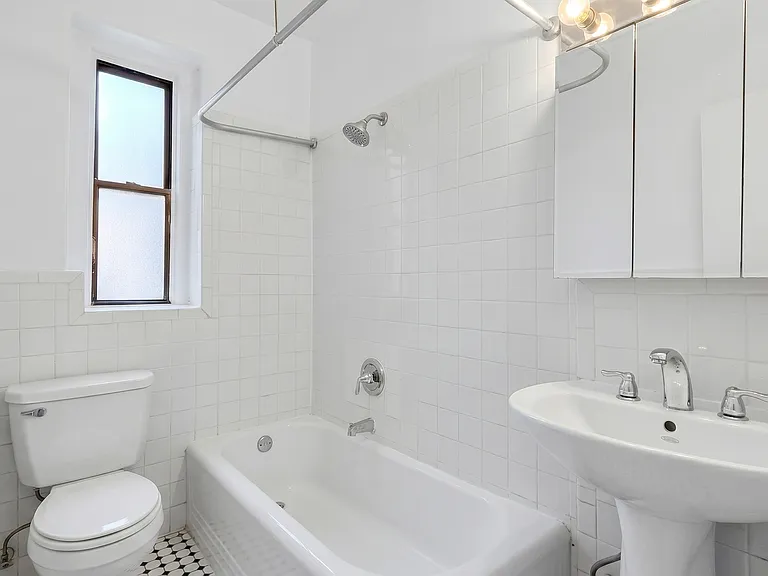 3 Pinehurst Ave #3D — Photo 4