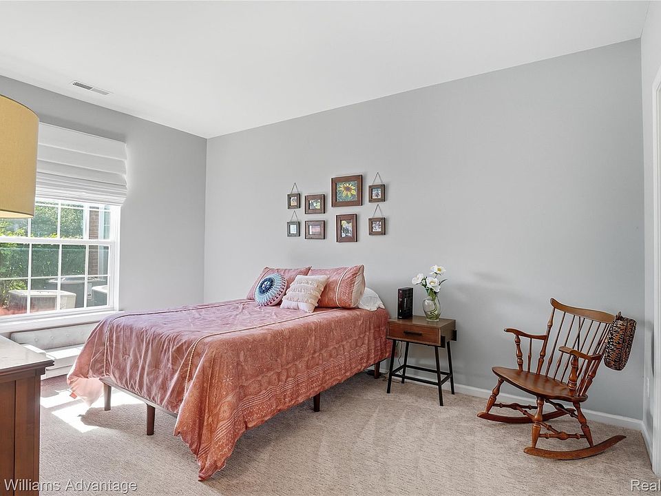 16747 Carriage Way, photo 28