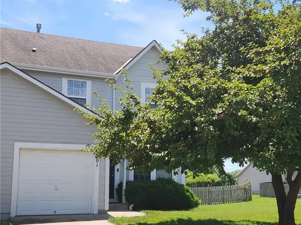 1301 S 5th St E, Louisburg, KS 66053