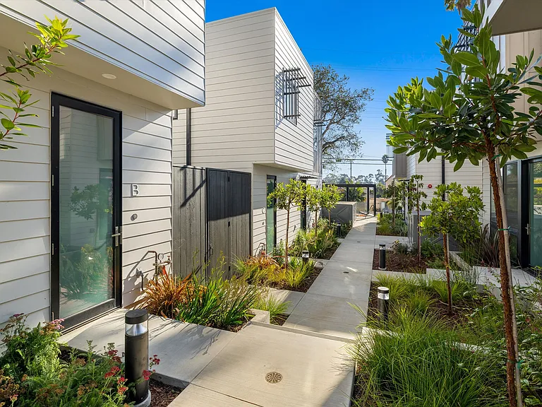 415 Old Coast Hwy #C — Photo 35