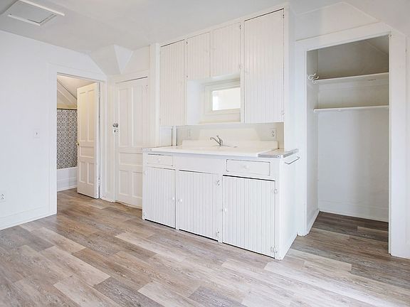 3rd image of 252 W 10th St #1/2