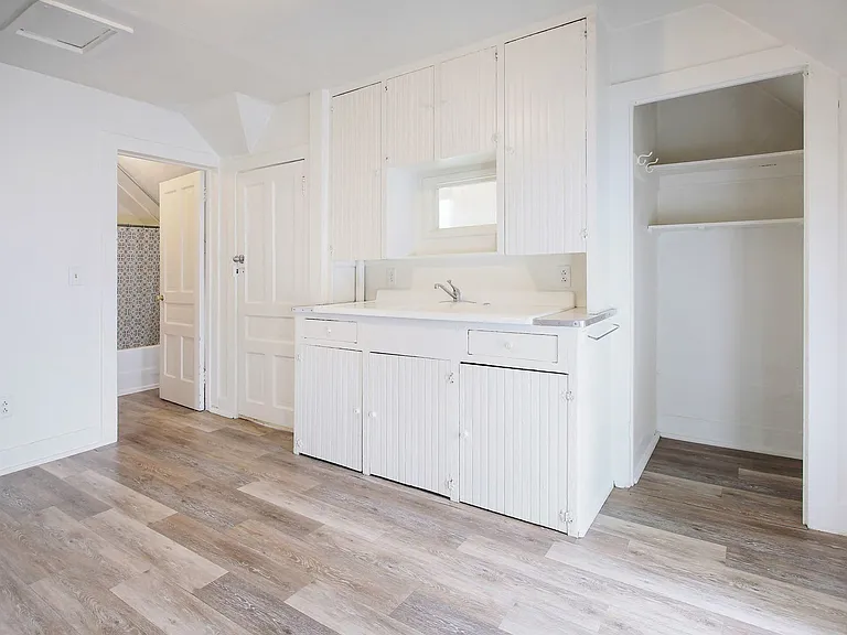 252 W 10th Street — Photo 3