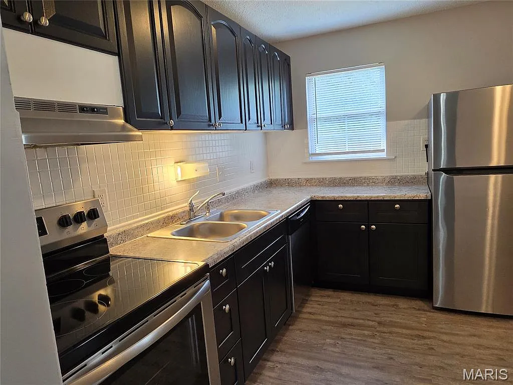 4 bed, 2.0 bath, 1490 sqft, $1,960 — Photo 4