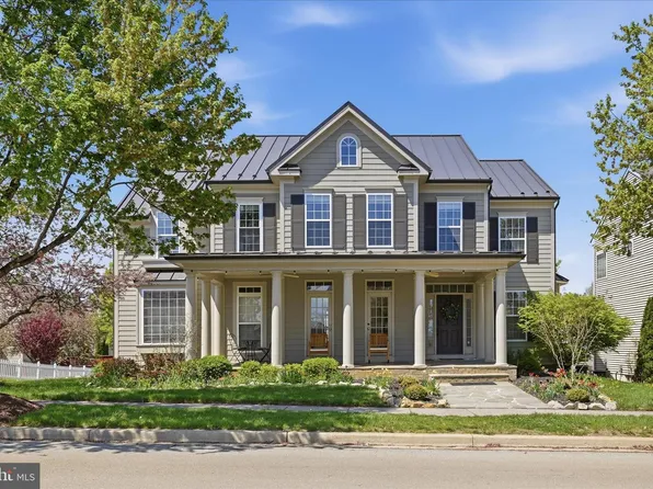 218 Braddock St, Charles Town, WV 25414