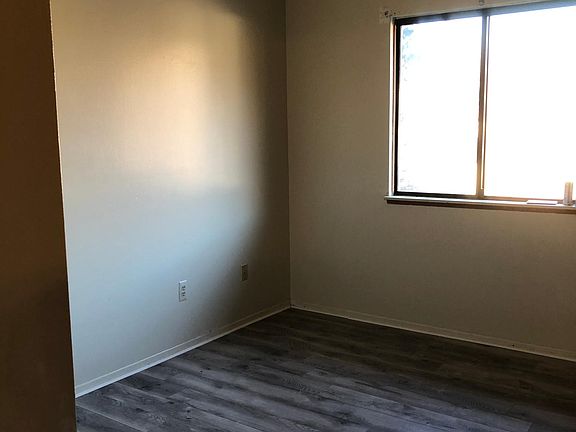5th image of 7717 Manor Cir APT 204
