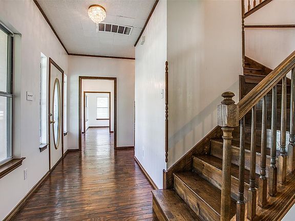 5th image of 709 N Houston St