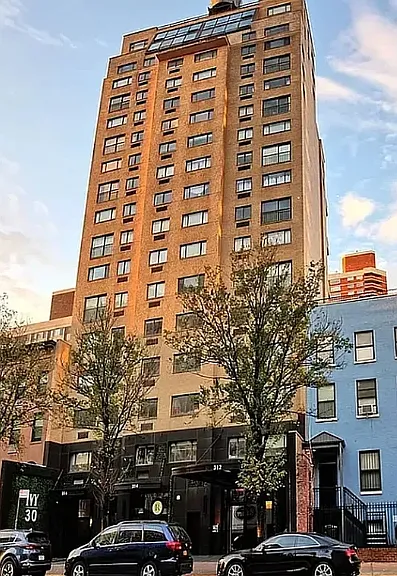 312 E 30th St #8E — Photo 10
