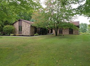 7818 Wrenwood Dr, Garrettsville, OH