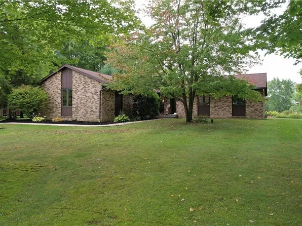 7818 Wrenwood Dr, Garrettsville, OH 44231