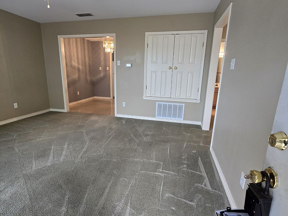 1st image of 640 Canada St #4