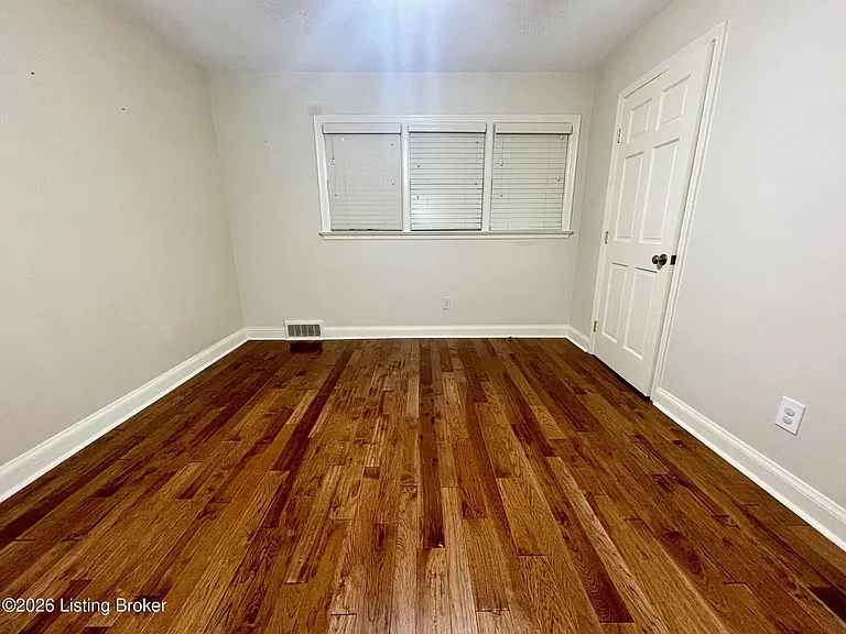 106 Spruce Ln — Photo 11