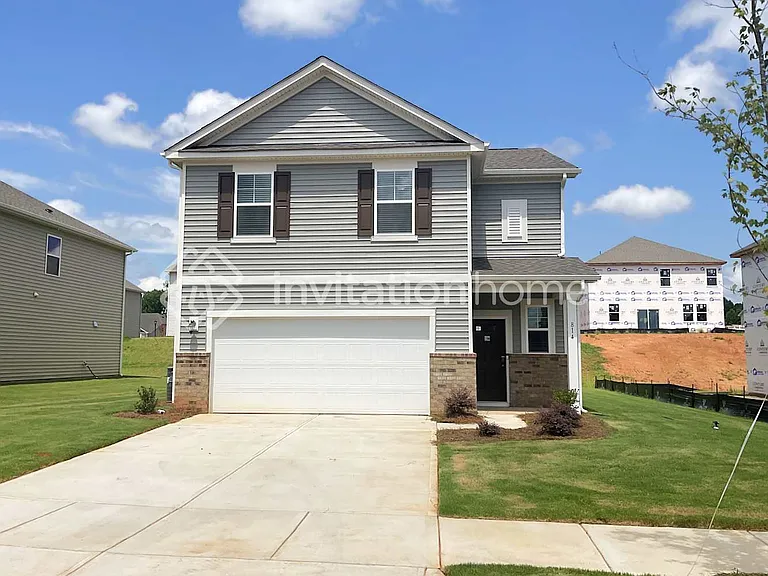 814 Olde England Dr — Photo 1