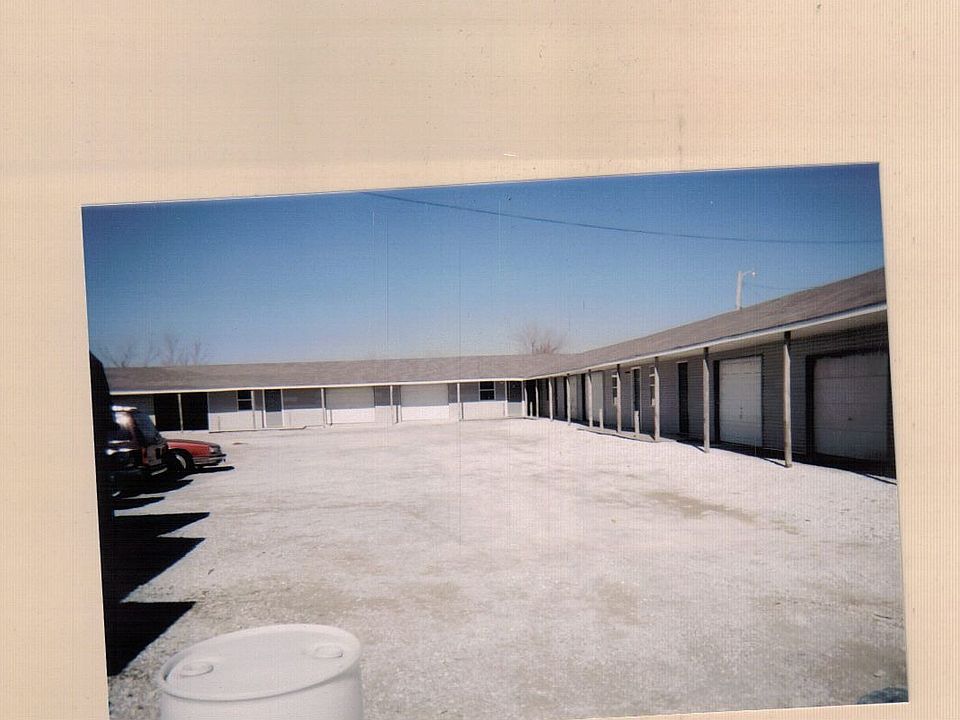 1st image of 529 W Airport Dr