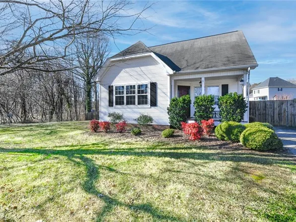 135 Lowery Mill Ln, Winston Salem, NC 27101