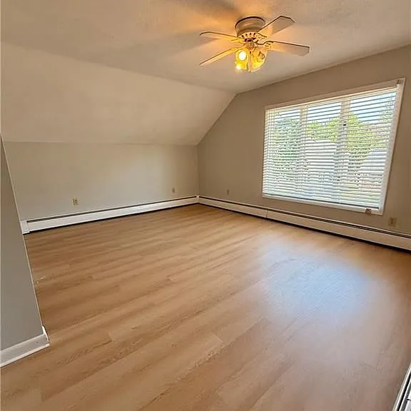 39 Andrews Ave — Photo 3