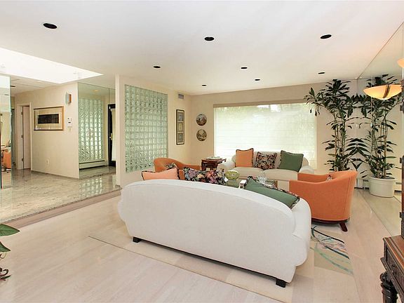 4th image of 556 Harrison Ave