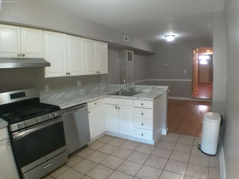 912 S Potomac St — Photo 11