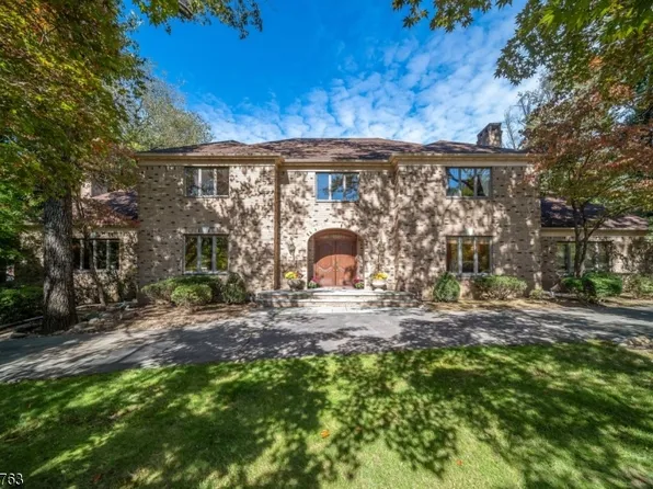 769 High Woods Dr, Franklin Lakes Boro, NJ 07417