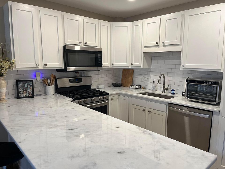 1st image of 33 King Arthur Blvd