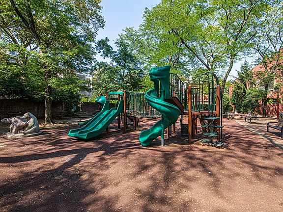 4th image of 704 S Washington Sq #3P